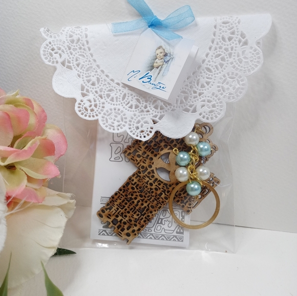 Keychain cross Our Father baptism party favors. First Communion Funeral keepsake - Picture 4 of 12